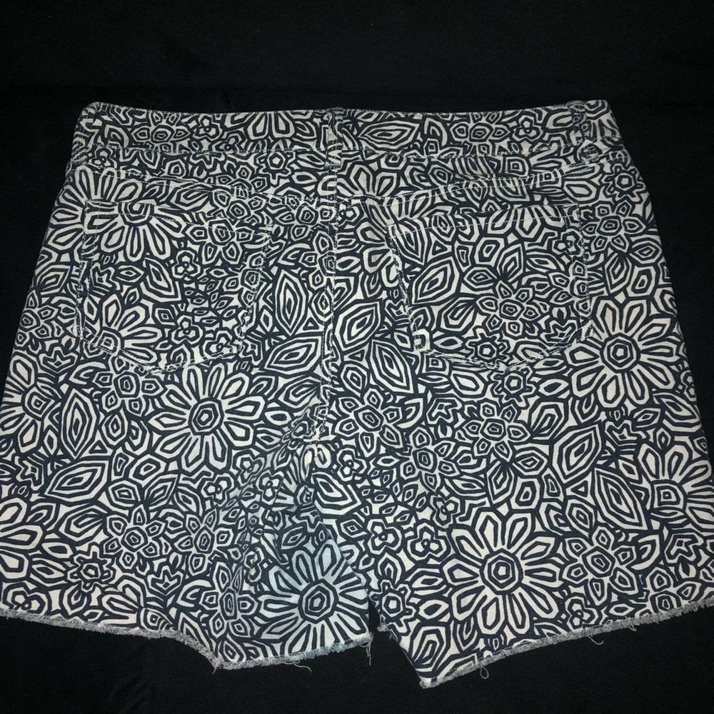 LOFT Navy/White Cut Off Shorts Size 14 - Picture 2 of 4